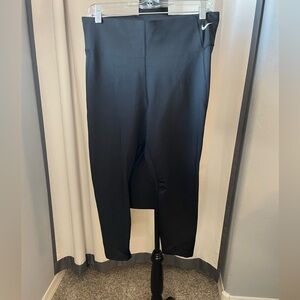 Nike DriFit Capri Leggings, Size XL, EUC